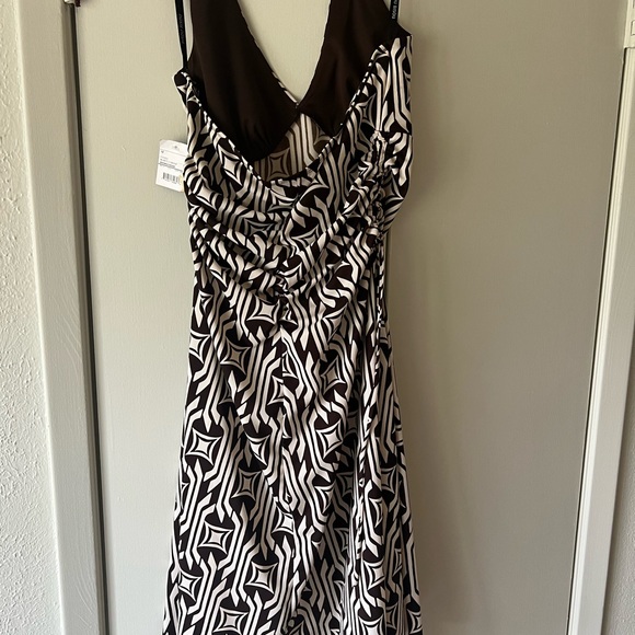 Bisou bisou brown and cream patterned halter dress with ruched sides - Picture 7 of 10